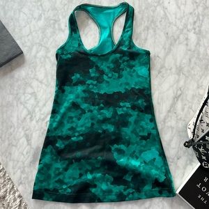 Lululemon size 4 tank. Orig $88. Only $18